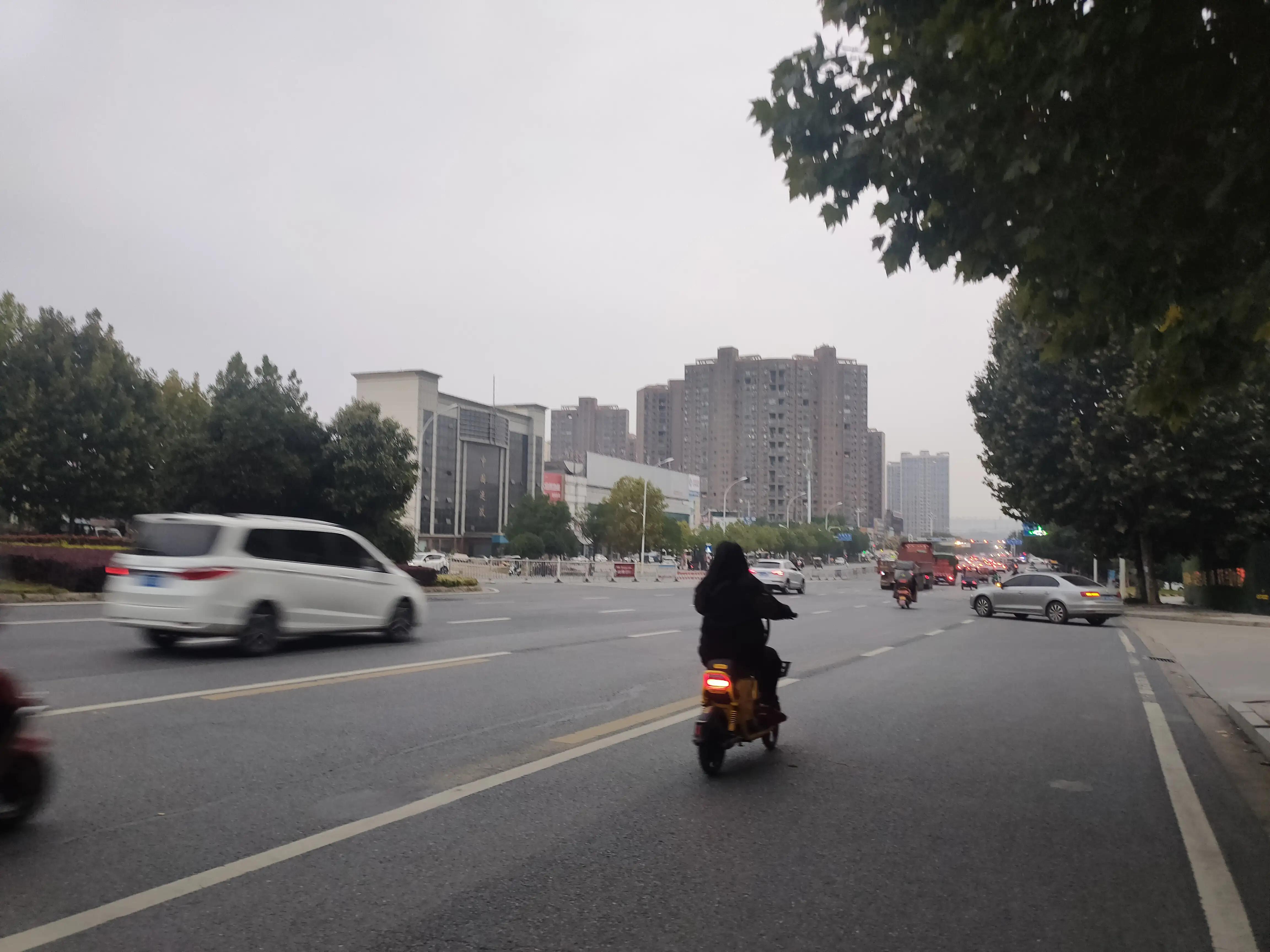 随州有一栋建筑的颜色总感觉与城市的格调很不配，你们是否有同感