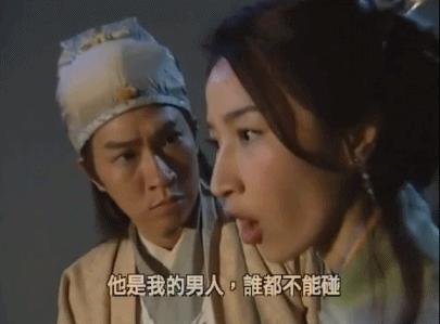 一代天后张柏芝,50岁关咏荷素颜出街竟宛如少女