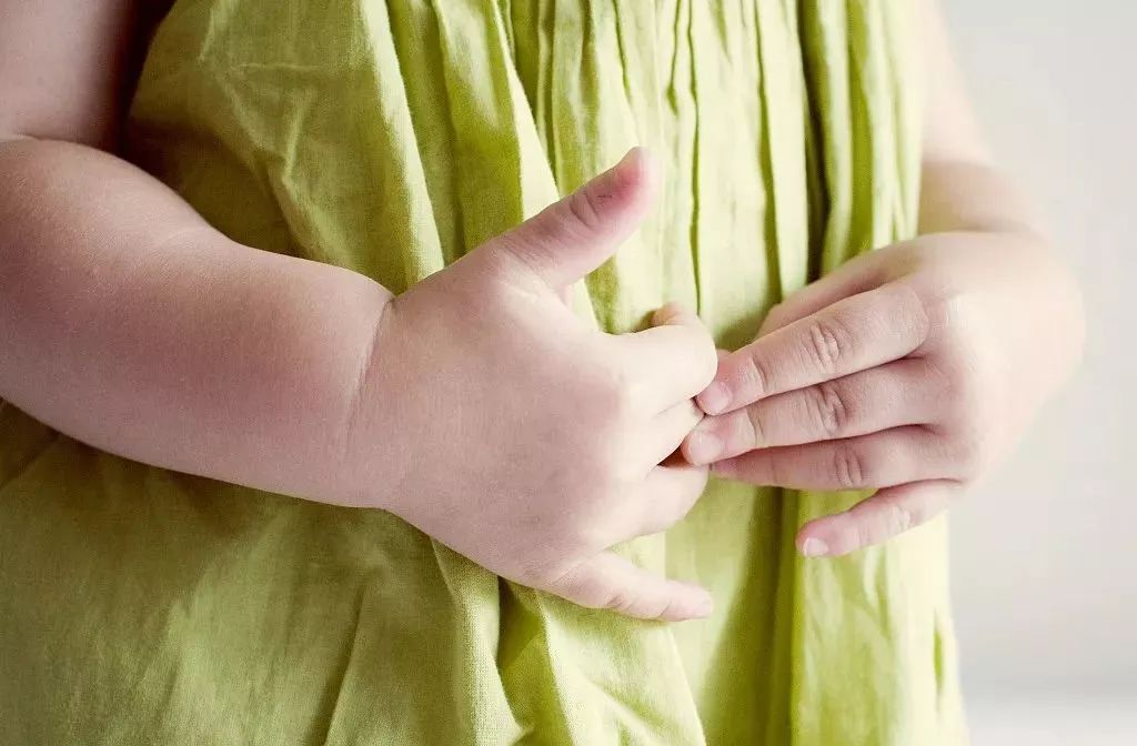 小孩呕吐怎么判断是什么原因,孩子呕吐的原因和处理方法