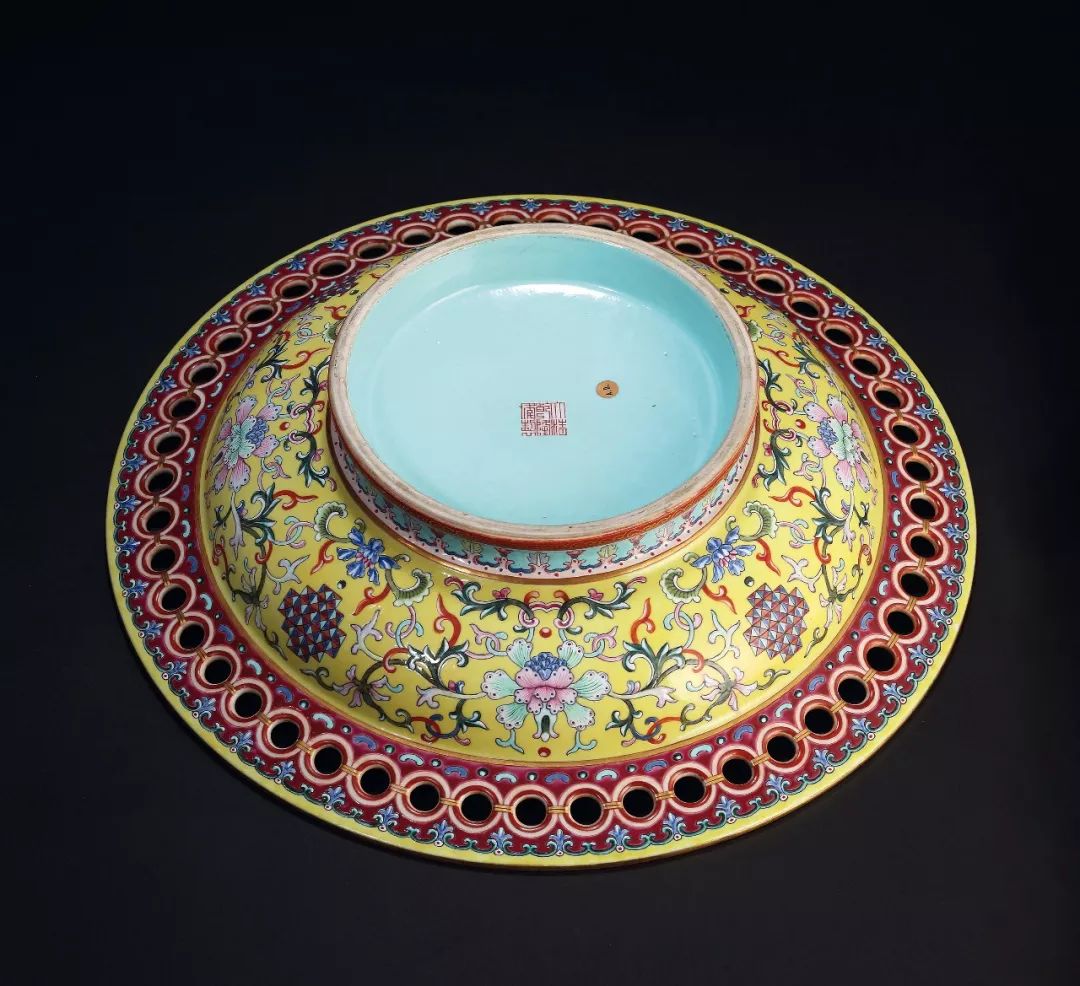 香港拍卖过亿的瓷器图片,香港保利瓷器拍卖图片