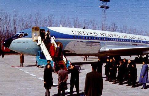 1972年，尼克松不满意毛主席送的4两茶叶，周总理如何轻松化解？