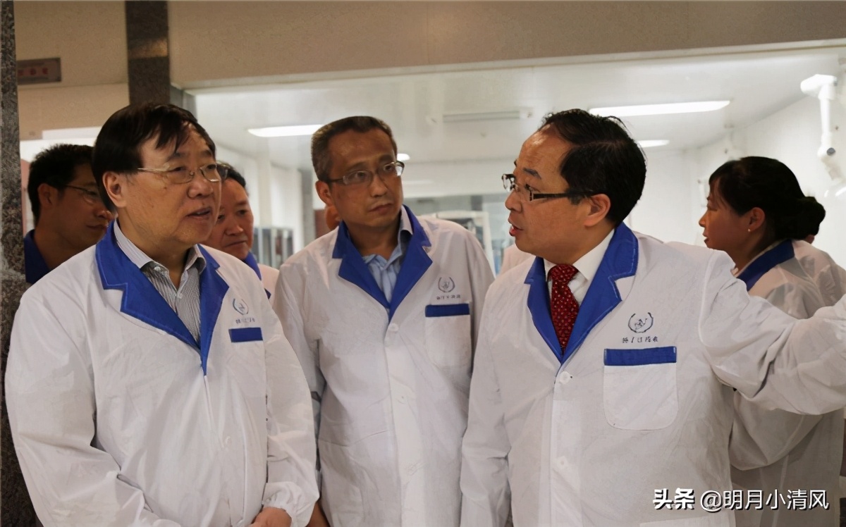 他是民企“药王”，一年卖800亿，工厂修得像故宫却坚持不上市