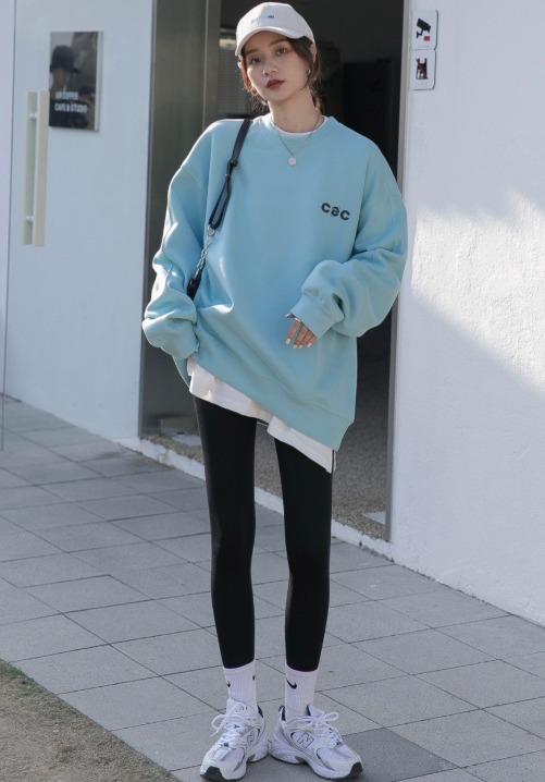 什么裤配裙子裤子显瘦又保暖,穿来穿去还是t恤最舒服又大方