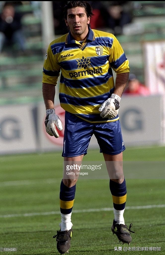 被足球做空的意大利品牌,却给了韩国人和安踏发财的机会