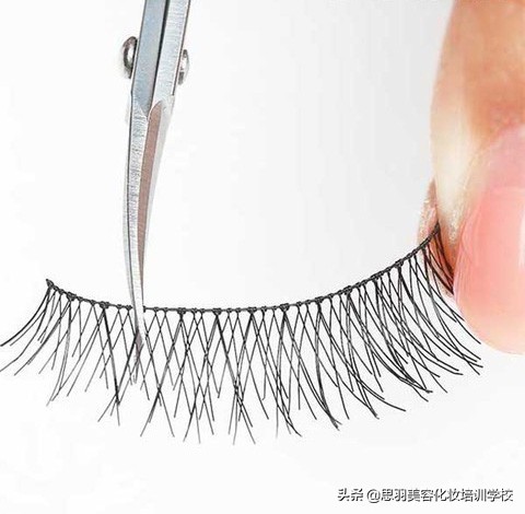 睫毛几根长到眼睛里扎眼怎么办,为什么你种的睫毛假性服帖