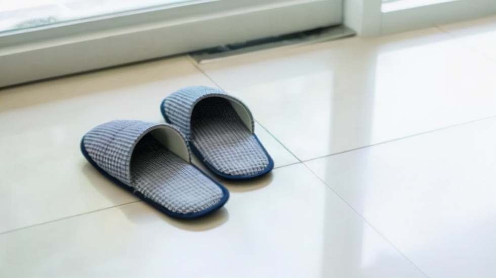 拖鞋臭味很重有什么办法可以去除,拖鞋恶臭是什么原因