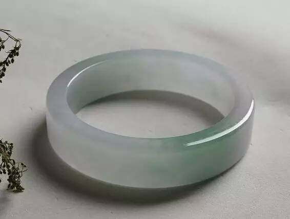 翡翠手镯正圈和圆条的区别,翡翠手镯有空心的吗