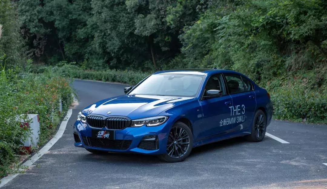 2022款宝马新3系325lim运动套装,宝马新3系320和325哪个更值得买