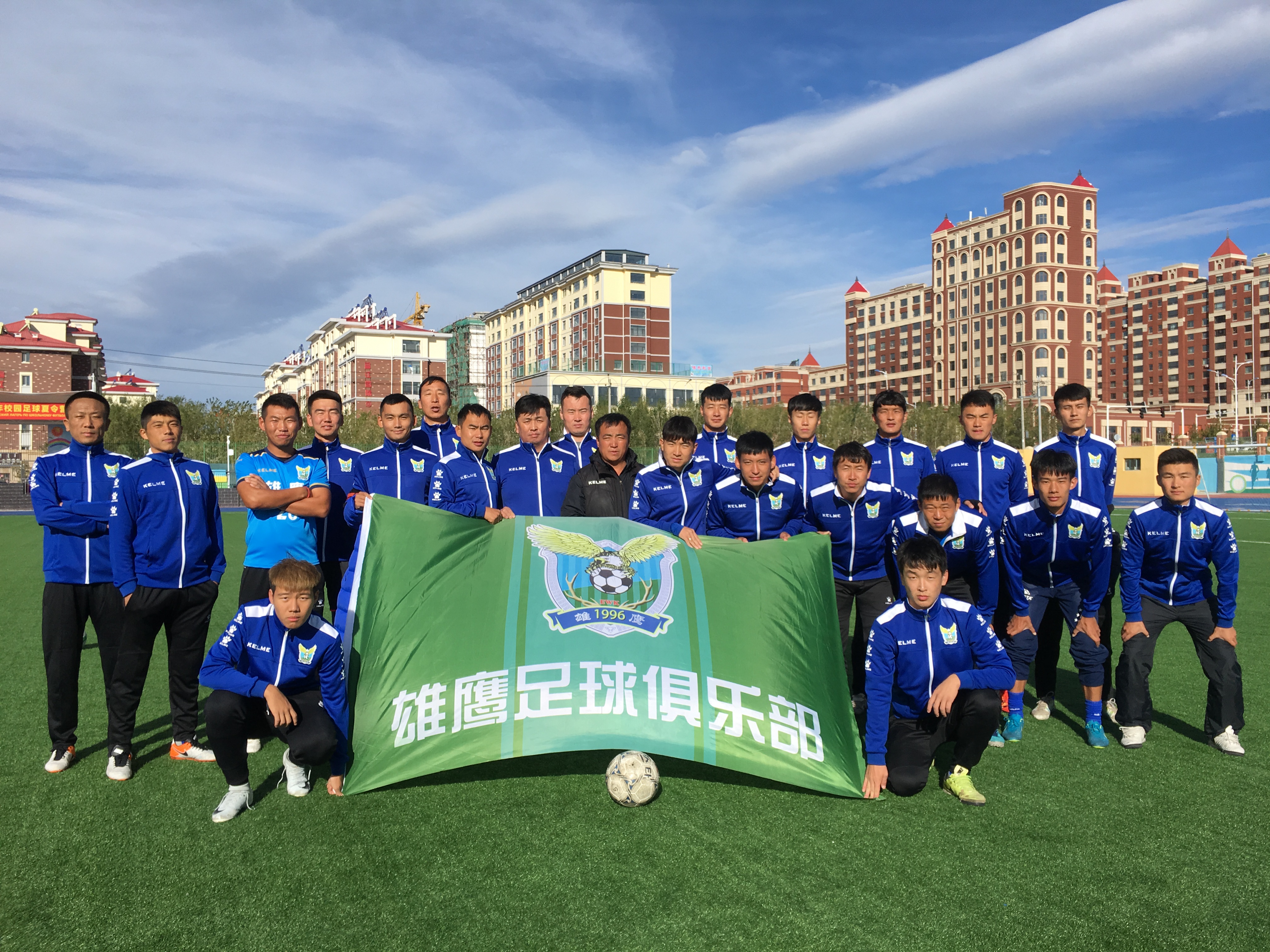 鄂温克雄鹰,展翅翱翔