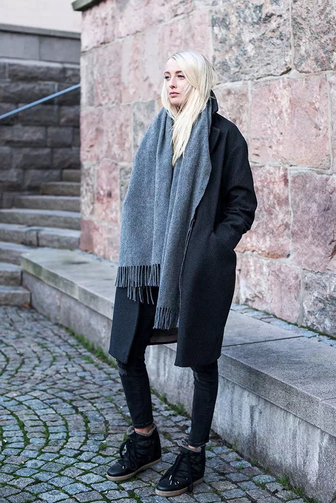 大衣围巾女冬季高级感系法,喜欢穿大衣的女孩子是什么风格