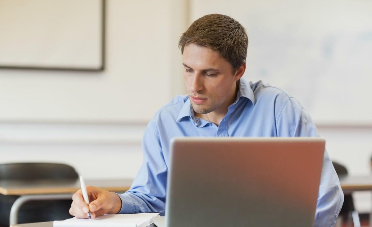 硅谷钢铁侠埃隆马斯克的第一桶金,科技狂人埃隆·马斯克的传奇人生