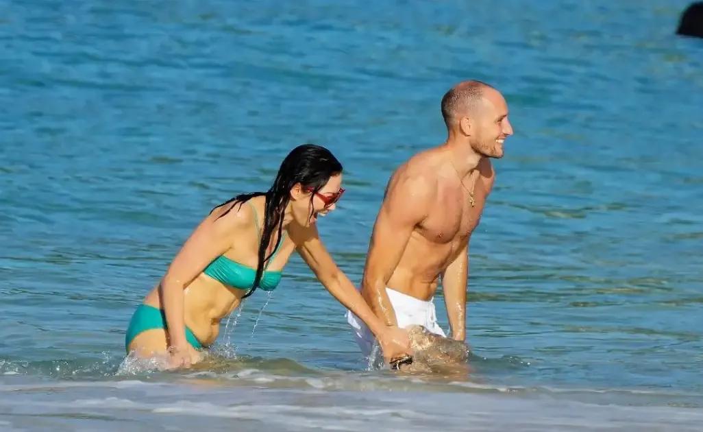 邓文迪身价多少2018,邓文迪身价多少个亿美元