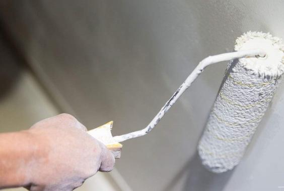 墙面乳胶漆滚刷好还是喷涂好,墙面乳胶漆是滚还是喷