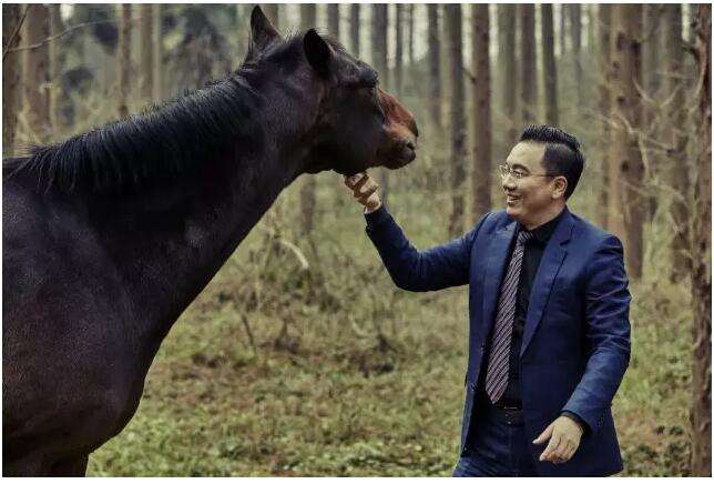 中国家居行业巨头,中国家具行业第一首富