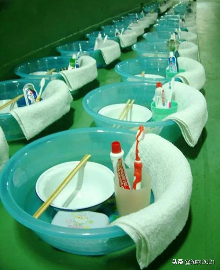 军人叠豆腐块有利于提高战斗力,军人叠豆腐块衣服教学