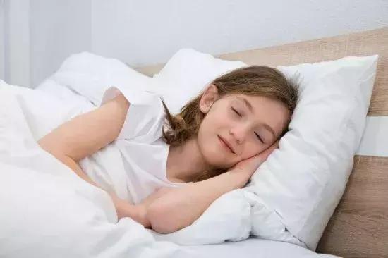 电风扇怎么吹凉快而不生病,什么类型电风扇吹着不头疼