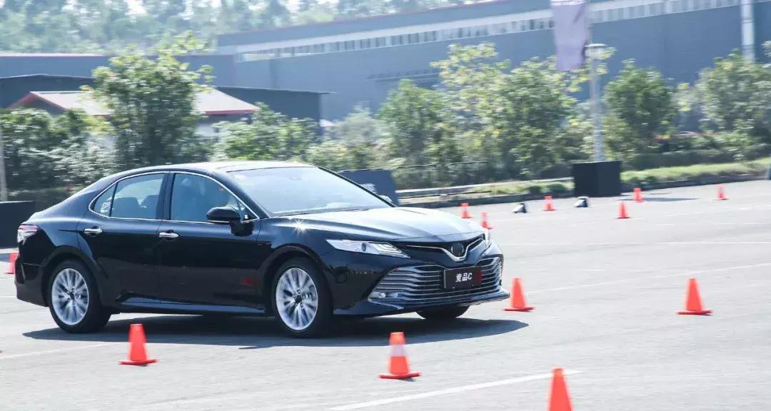 雅阁君威凯美瑞阿特兹怎么选,雅阁天籁凯美瑞迈腾君威对比