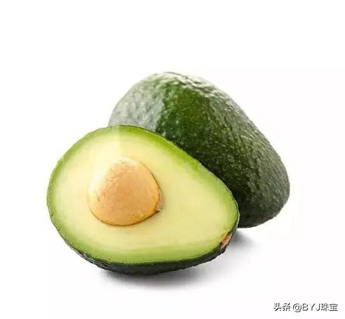 白色跟牛油果绿哪个颜色比较百搭,牛油果绿上身好看吗