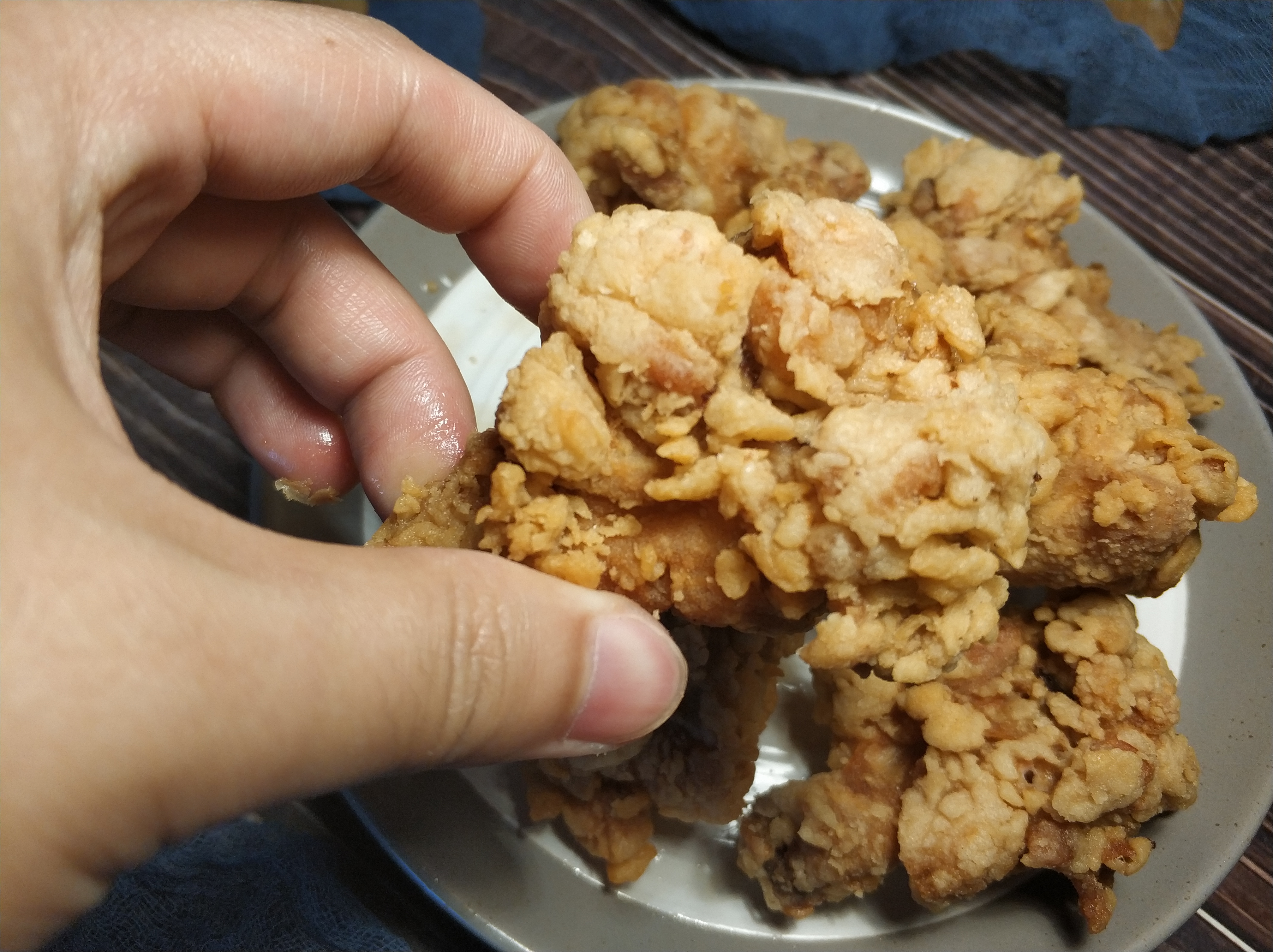 炸鸡鱼鳞片裹粉的做法,炸鸡怎样裹粉才能起鳞视频