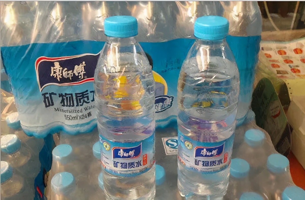 液体印钞机:瓶装水的新王和旧王