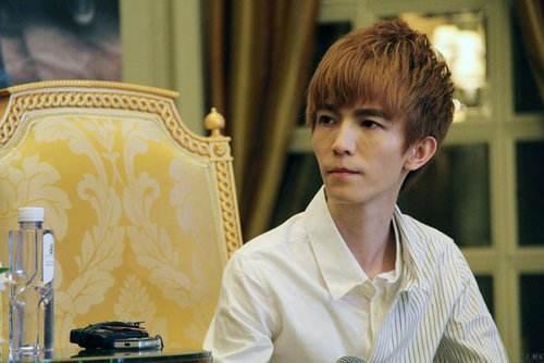 舆论群殴、观众嫌弃、质疑代笔,韩寒和郭敬明谁的黑料更胜一筹