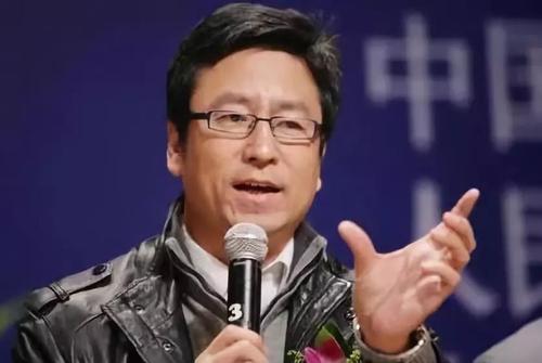 王朔是怎么评价白岩松的 (王朔聊白岩松骨子里的做作)