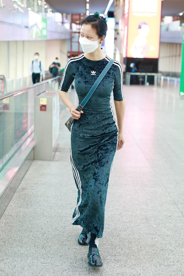 倪虹洁穿衣 (倪虹洁穿黑色衣服的图片)