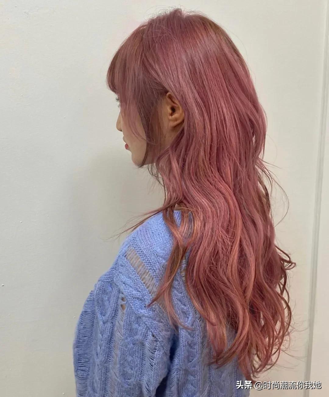 初秋最流行的全头烫,酷女孩初秋发型