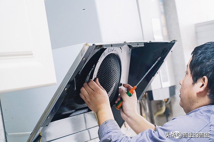 美的油烟机官方专业清洗,美的专业油烟机清洗全过程