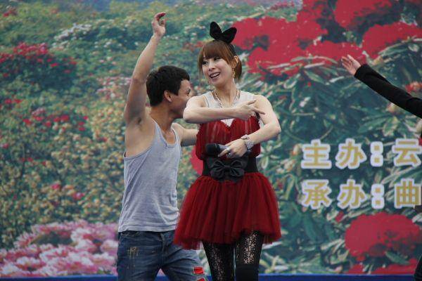 歌坛“芙蓉姐姐”拉低音乐层次?她只是唱出大家热衷的歌曲而已