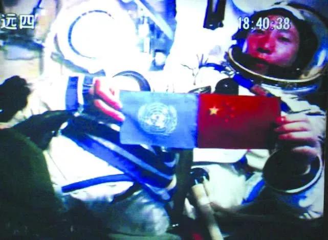 张国荣去世后梅艳芳反应,梅艳芳去世张国荣表现