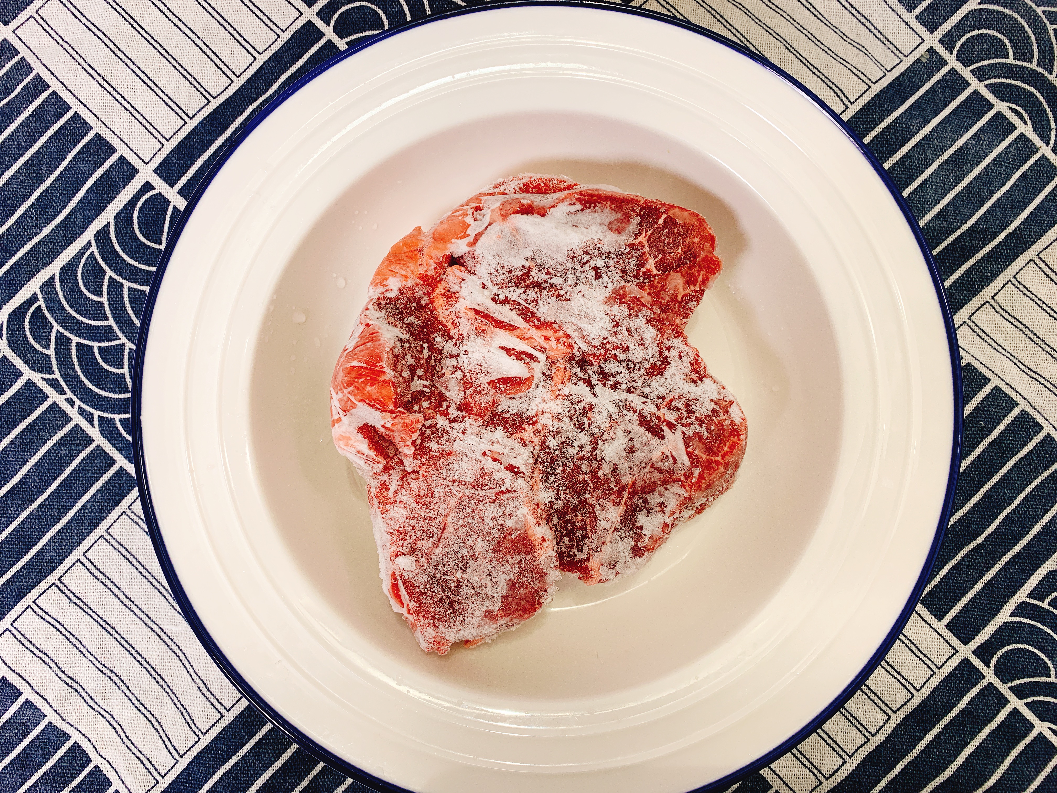 5分钟教你怎么解冻肉,老屠夫杀猪手法娴熟