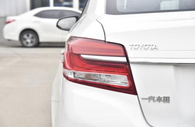 丰田威驰油耗在10个正常吗,丰田威驰手动油耗