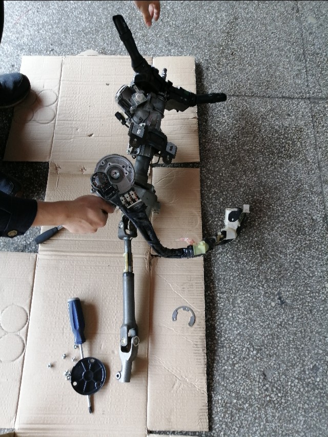 老款rav4原地打方向有异响,老款rav4方向盘很重跑偏