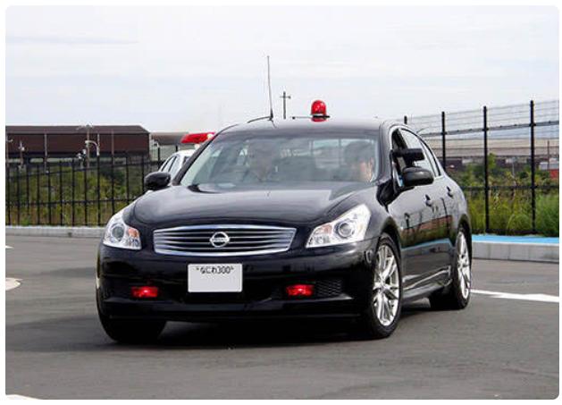 日本隐藏式警车,日本警察用的是什么警车