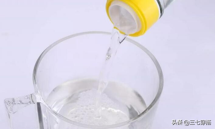 新买的衣服要怎么洗才不会掉色,新买的衣服掉色用什么洗最好