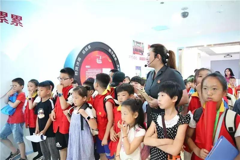 “零距离”体验！青岛小主人报记者团走进黄岛法院