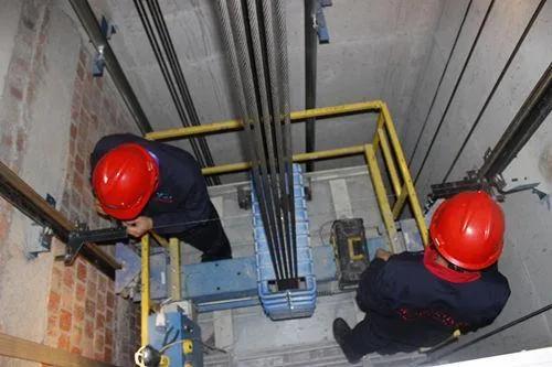 电梯砸到人赔付标准,被小区电梯顶板砸到需要索赔多少