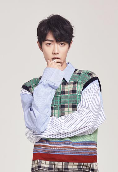 王一博肖战的日常穿搭你更pick谁,王一博穿牛仔上衣与肖战同框视频