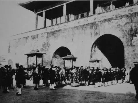 溥仪有没有交出玉玺,溥仪是何时将玉玺交出的