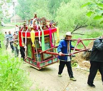 农村结婚习俗闹新房,农村青年人结婚的礼仪