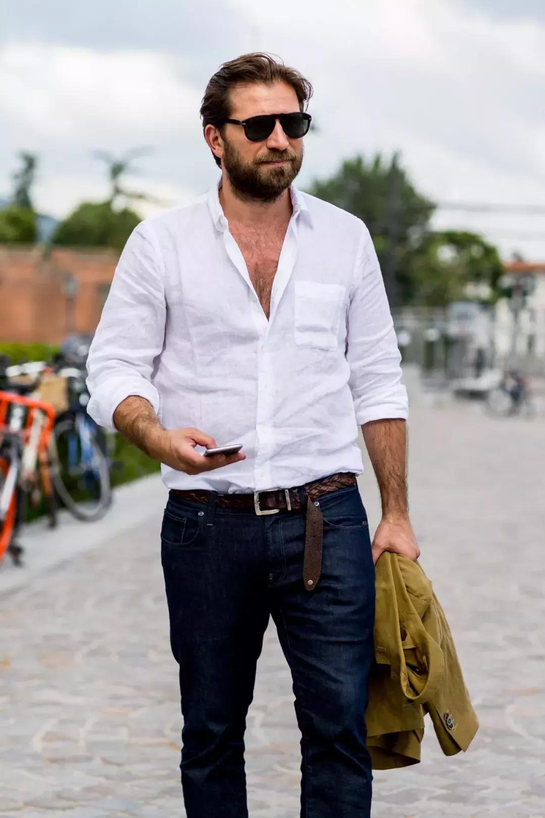 纯亚麻细布衬衫非常适合夏季穿着,白色亚麻衬衫又薄又透里面怎么穿