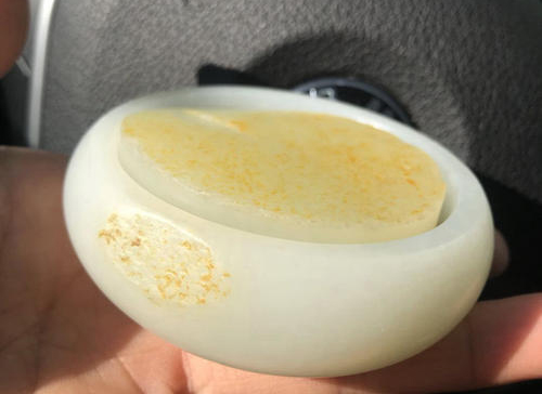 邓丽君一直佩戴的玉镯是圆的吗,邓丽君的翡翠手镯