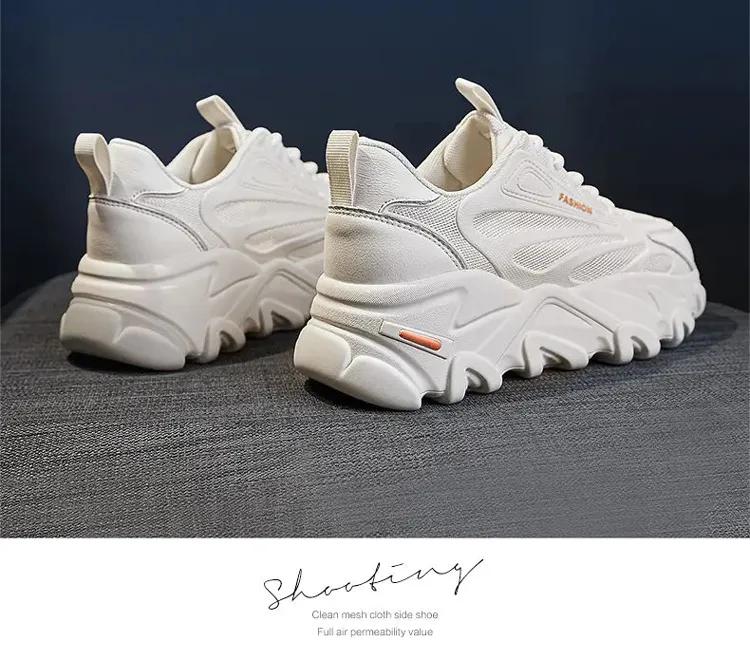 谁说小白鞋土这样穿又酷又美,2021流行的小白鞋显瘦又百搭