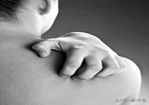 老年*皮人**肤瘙痒不用愁，按一穴炙一穴，皮肤不痒，精神也好了