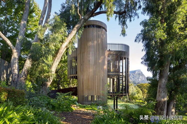 树屋房间设计壁炉红色调,树屋内设计