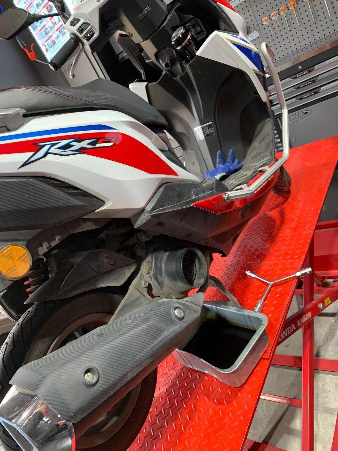 本田裂行125踏板有防盗报警功能吗,新大洲本田裂行125踏板评测