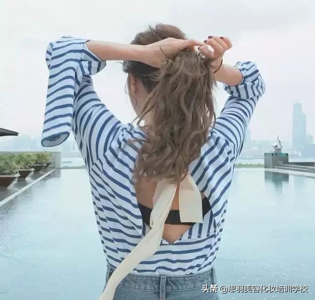 瘦长脸适合丸子头的发型,2021最洋气的减龄发型圆脸丸子头