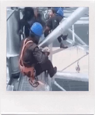 9个小时建一座火车站：吓懵老外的“中国速度”，却把我看哭了