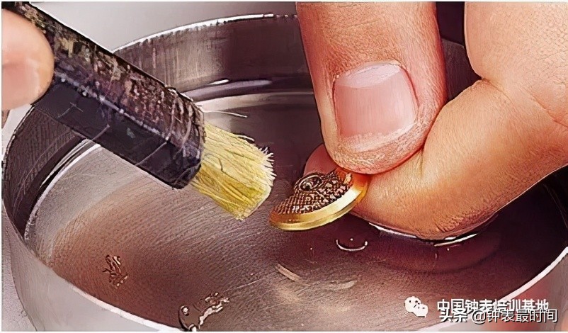 机械表摆幅过高怎么解决,机械表摆幅低怎么维修